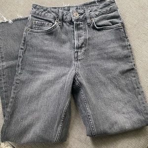 BDG urban outfitters Dillon jeans. Size 24